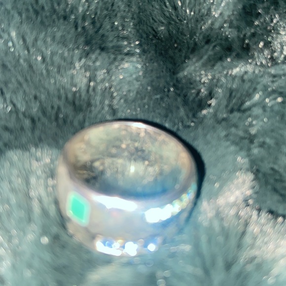 Silver tone band ring with green enamel and blue stones size 7.5/8 - Picture 12 of 14